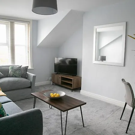 Harlow 3 Apartment